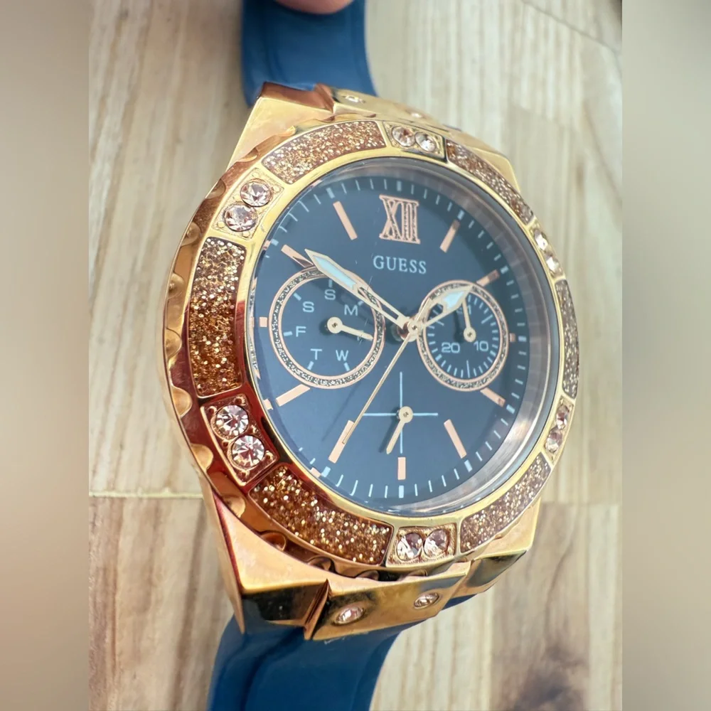 Guess ladies rose gold tone blue silicone sport watch NEW BATTERY